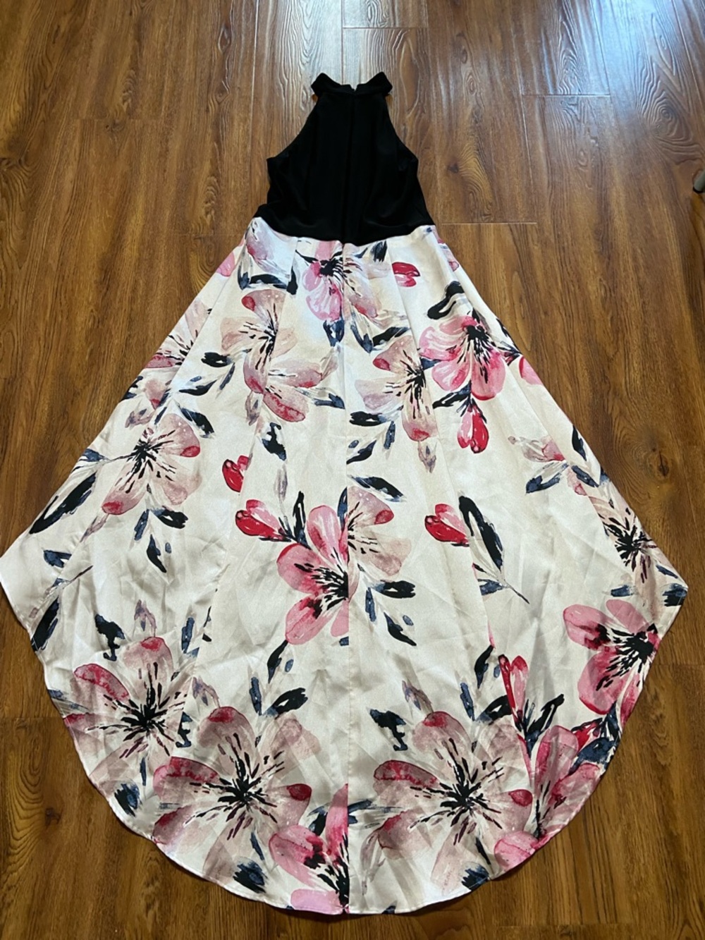 le chateau Black Sleeveless Dress with Subtle Pink Accent size medium, zip back